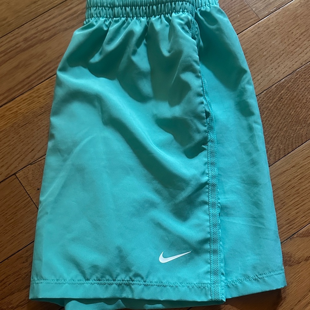 Nike Boys Medium Dri Fit EUC perfect for school. Check out my other colors